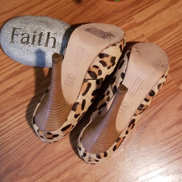 Steve madden cheetah heels 5 1/2 - Picture 5 of 7